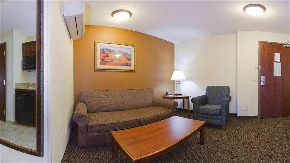 Holiday Inn Express & Suites Trinidad By Ihg Εξωτερικό φωτογραφία